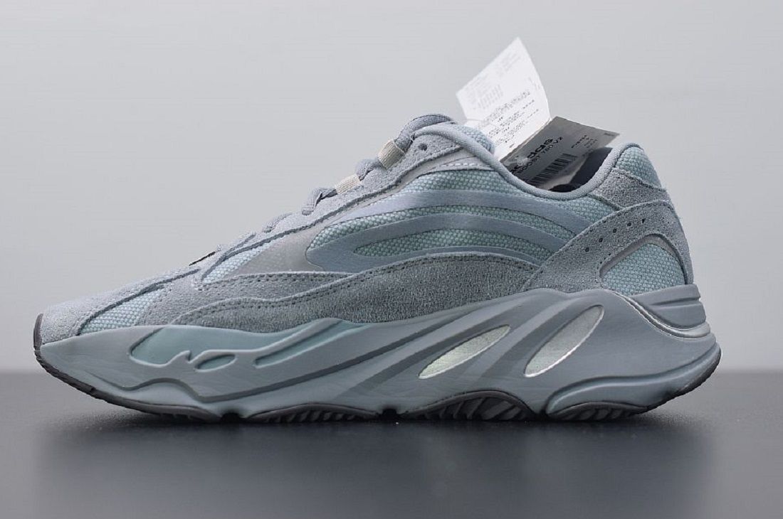 Yeezy 700 V2 Hospital Blue Fake that Look Real (2)